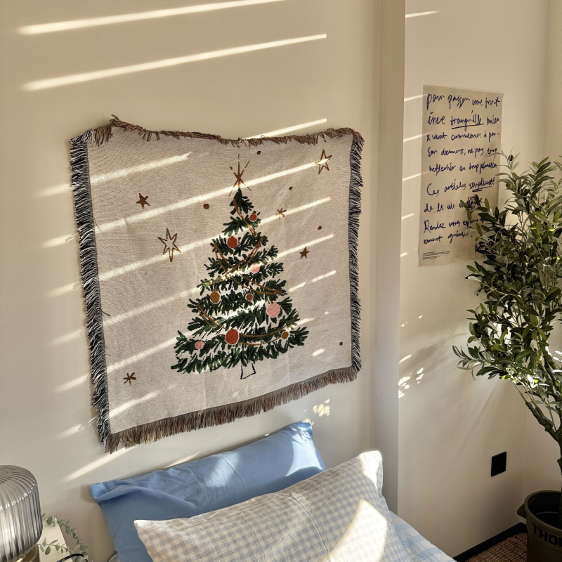 Βορειοευρωπαϊκός τάπεστρία-κουβέρτα με χριστουγεννιάτικο δέντρο για το σαλόνι; Υλικό: χημικές ίνες; Περιεχόμενο βασικού υλικού: 71–80%; Πλύσιμο: στο χέρι