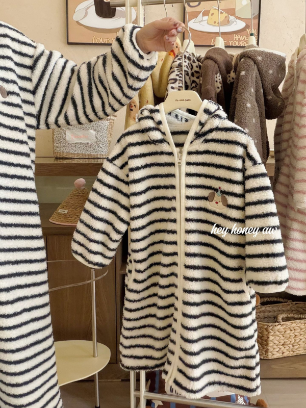 Meitenēm kapucēta halāts no korāla fliša, 100% poliesters, 3–8 gadi, brīvā laika stils, ziemas 2025