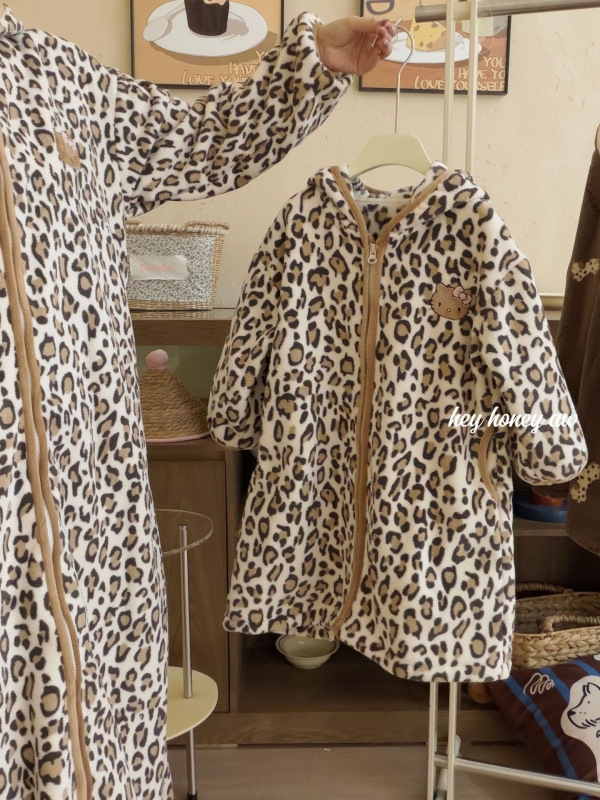 Meitenēm kapucēta halāts no korāla fliša, 100% poliesters, 3–8 gadi, brīvā laika stils, ziemas 2025