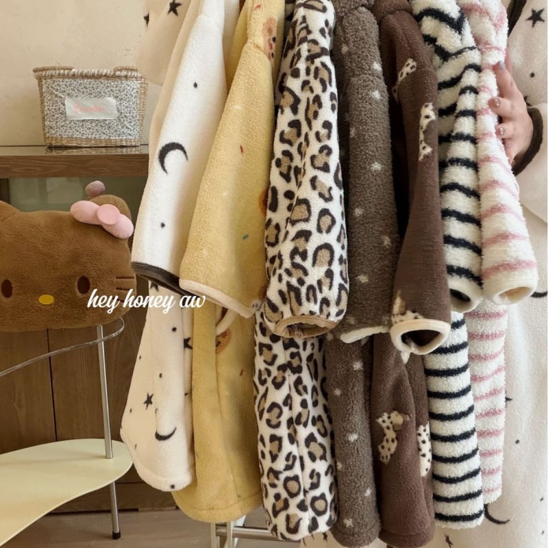 Meitenēm kapucēta halāts no korāla fliša, 100% poliesters, 3–8 gadi, brīvā laika stils, ziemas 2025