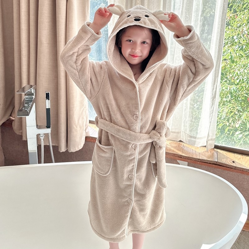 Lastele mõeldud bademantel vannituppa – kiiresti kuivav, vett imav, polüesterkiududest, sügis-talveks