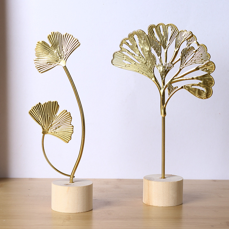 Lapo formos skulptūra su medine baze, geležies meno elementai, šviesus prabanga stilius, biurui ir namų interjerui.