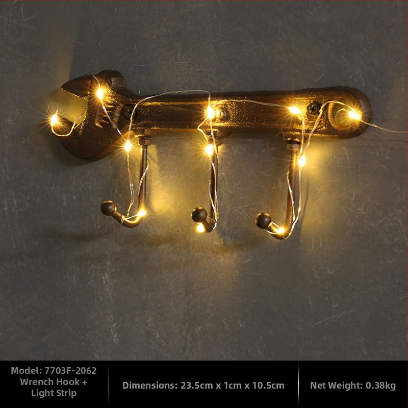 Kalapács alakú falidísz öntöttvasból, beltéri dekoráció