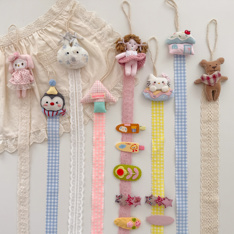 Detský textilný nástenný organizér s motívom cartoon pre uloženie hairpins, lanyards a rope