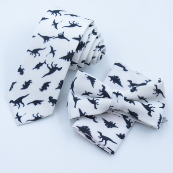 Ανδρικό σετ κορεατικού στυλ: λεπτή γραβάτα και παπιγιόν με μαντήλι τσέπης, μοτίβο δεινοσαύρου; Υλικό: πολυεστέρας νήματα; Στυλ: μοντέρνο, τύπος βέλους; Διαδικασία: εκτύπωση; Μοτίβο: καρτούν