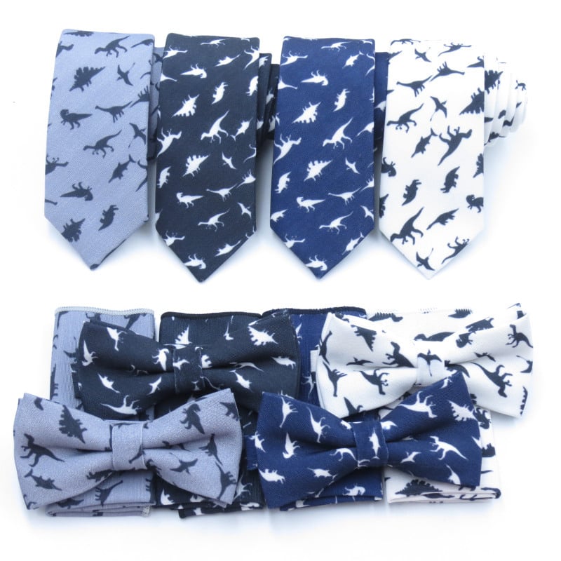 Ανδρικό σετ κορεατικού στυλ: λεπτή γραβάτα και παπιγιόν με μαντήλι τσέπης, μοτίβο δεινοσαύρου; Υλικό: πολυεστέρας νήματα; Στυλ: μοντέρνο, τύπος βέλους; Διαδικασία: εκτύπωση; Μοτίβο: καρτούν