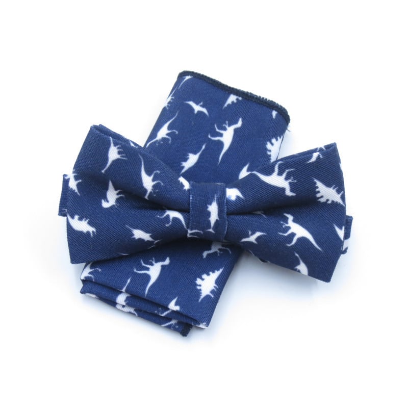 Ανδρικό σετ κορεατικού στυλ: λεπτή γραβάτα και παπιγιόν με μαντήλι τσέπης, μοτίβο δεινοσαύρου; Υλικό: πολυεστέρας νήματα; Στυλ: μοντέρνο, τύπος βέλους; Διαδικασία: εκτύπωση; Μοτίβο: καρτούν