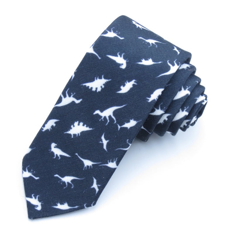 Ανδρικό σετ κορεατικού στυλ: λεπτή γραβάτα και παπιγιόν με μαντήλι τσέπης, μοτίβο δεινοσαύρου; Υλικό: πολυεστέρας νήματα; Στυλ: μοντέρνο, τύπος βέλους; Διαδικασία: εκτύπωση; Μοτίβο: καρτούν