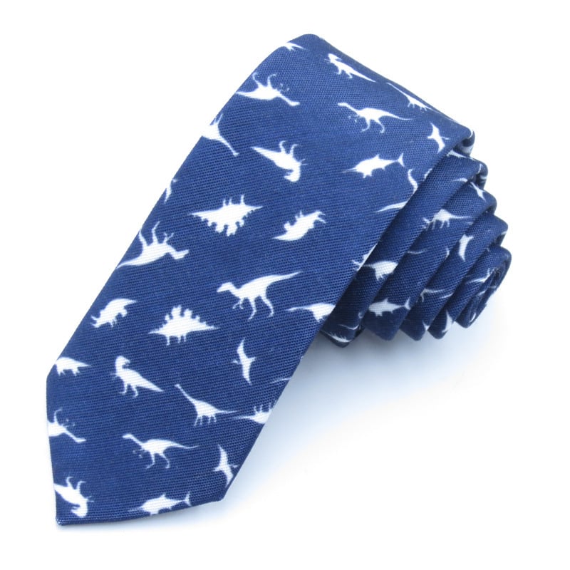Ανδρικό σετ κορεατικού στυλ: λεπτή γραβάτα και παπιγιόν με μαντήλι τσέπης, μοτίβο δεινοσαύρου; Υλικό: πολυεστέρας νήματα; Στυλ: μοντέρνο, τύπος βέλους; Διαδικασία: εκτύπωση; Μοτίβο: καρτούν