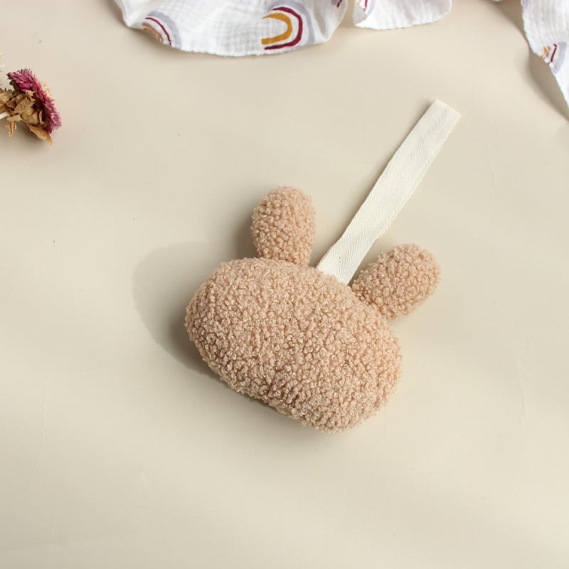 Κρίκος πιπίλας με λούτρινο λαγουδάκι βελούδινο μασητικό και αντι-πτώσης κρεμάστρα — πολυεστέρας; ηλικία 0–3 ετών; προέλευση Zhejiang; λείανση φινίρισμα; Φθινόπωρο 2023