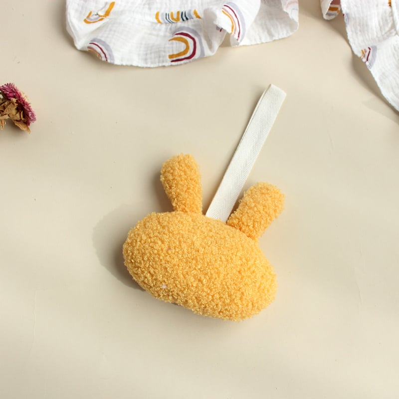 Κρίκος πιπίλας με λούτρινο λαγουδάκι βελούδινο μασητικό και αντι-πτώσης κρεμάστρα — πολυεστέρας; ηλικία 0–3 ετών; προέλευση Zhejiang; λείανση φινίρισμα; Φθινόπωρο 2023