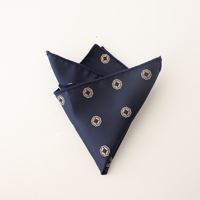 Doris.TD Χαρτοπετσέτα τσέπης – πολυεστερική ίνα, βραδινό ύφος, ζακάρντ, μοτίβο με σπασμένα λουλούδια, άνοιξη 2025