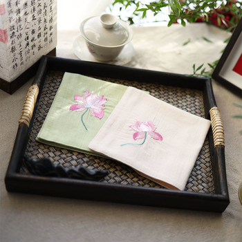 Τετράγωνη χαρτοπετσέτα τσέπης με κέντημα λωτού και ζεν μοτίβο (Pocket square; Unique; Alloy; Spring 2025; Adult)