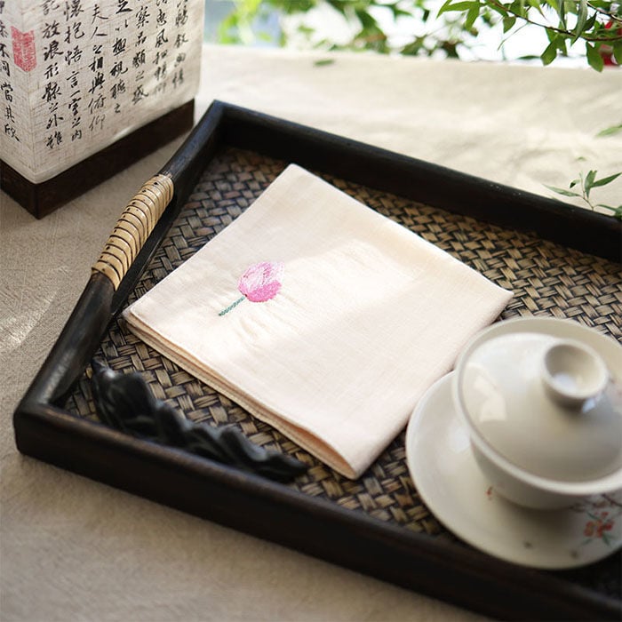 Τετράγωνη χαρτοπετσέτα τσέπης με κέντημα λωτού και ζεν μοτίβο (Pocket square; Unique; Alloy; Spring 2025; Adult)