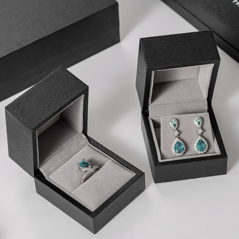 Papirnata kutija za pakiranje nakita od papira s debelim rubom i pravokutnim dizajnom te uzorom borovih iglica, za ogrlicu, prsten, naušnicu ili privjesak