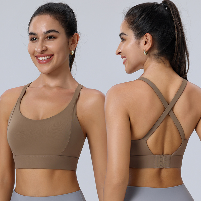 Ženski sportski grudnjak s krížnim leđima – 3/4 košarice, tanke formirane košarice, fiksne dvostruke naramenice, stražnja troredna kopčanje, prozračni najlon