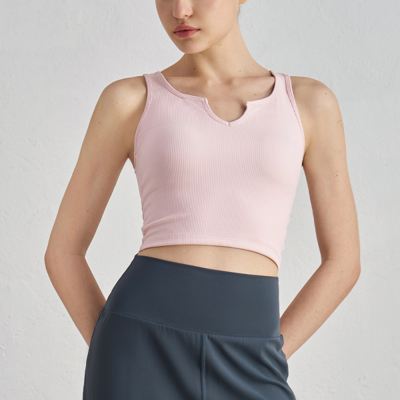 Sieviešu sporta krūšturis ar fiksētām dubajām siksnām, 3/4 kausi ar bieziem veidotiem kupām, neilona ātri žūstošs audums