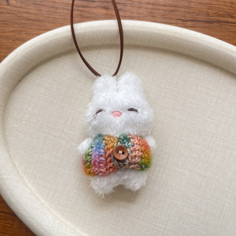 Korejas stila auduma pūkaina bērnu kaklarota ar pūkaino piekariņu – truša un lāča motīvs