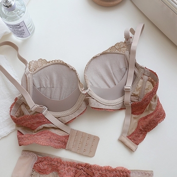 Set grudnjaka bez žice s čipkom, košarica 3/4, najlonska tkanina, podstava Nylon/Nylon, stražnje zatvaranje s tri reda kukica, fiksni dvostruki naramenice, funkcija skupljanja