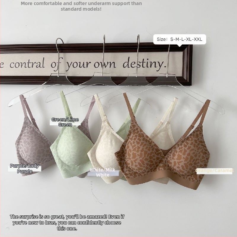 Bešveidīgs krūšturis ar leoparda rakstu, neilona audums ar spandeksa pamatni, 3/4 krūšuforma ar plānām veidotām kupām, aizmugurē divu rindu sprādze