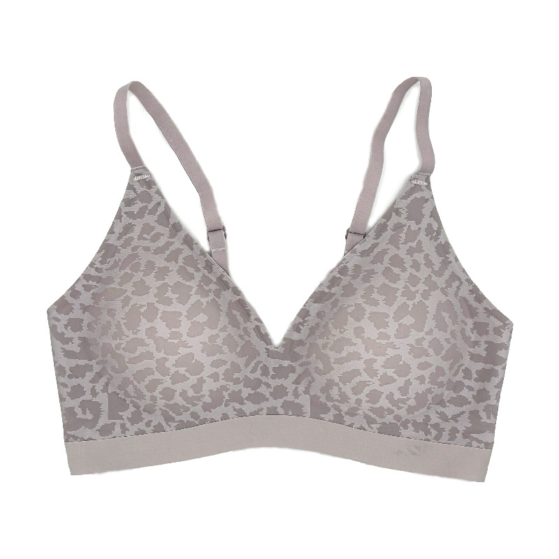 Bešveidīgs krūšturis ar leoparda rakstu, neilona audums ar spandeksa pamatni, 3/4 krūšuforma ar plānām veidotām kupām, aizmugurē divu rindu sprādze