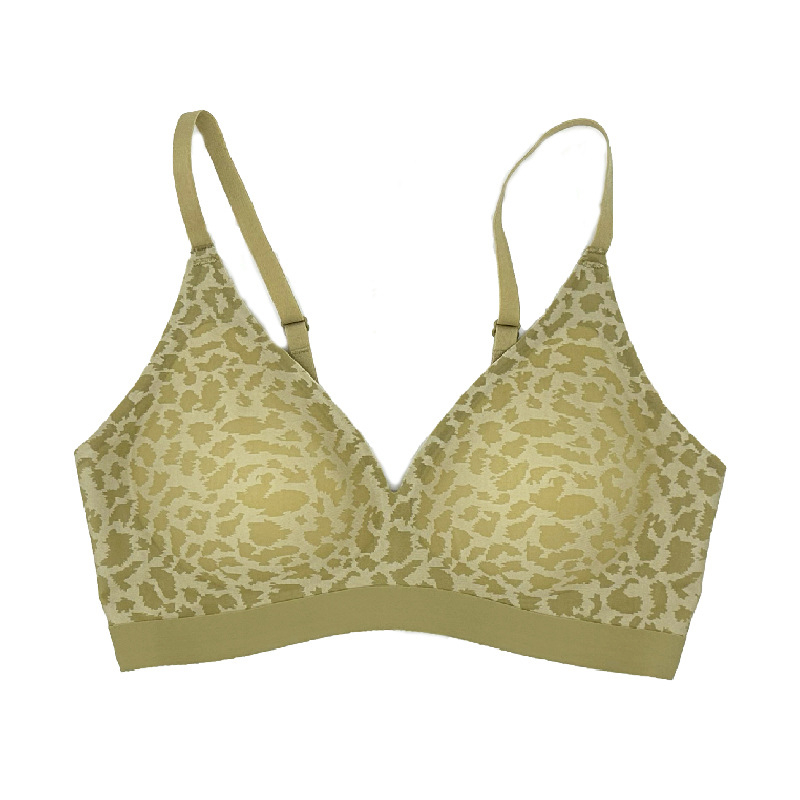 Bešveidīgs krūšturis ar leoparda rakstu, neilona audums ar spandeksa pamatni, 3/4 krūšuforma ar plānām veidotām kupām, aizmugurē divu rindu sprādze