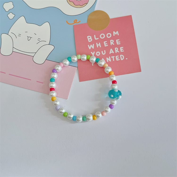 Детска гривна с мъниста в сърцевидна форма и имитационни перли