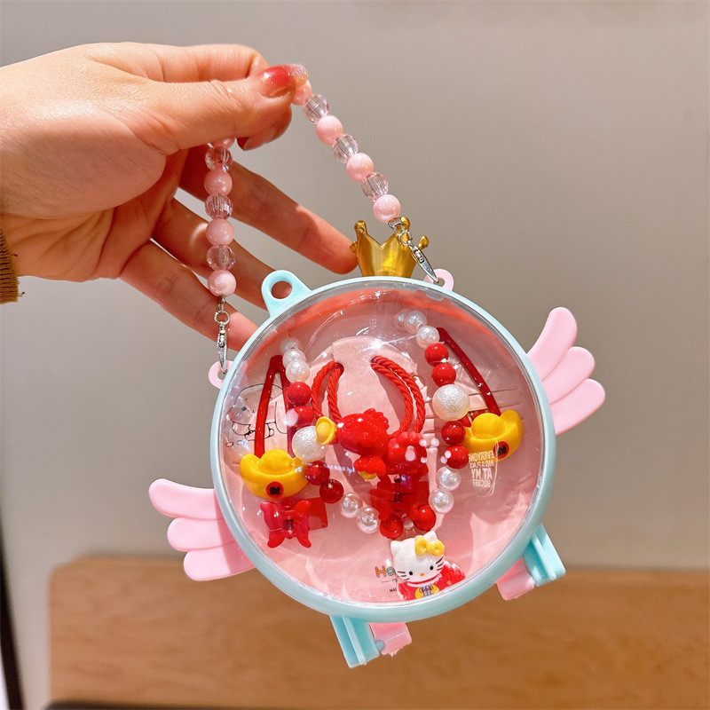 Rokām darināts bērnu kaklarotas komplekts ķīniešu stilā ar krellīšu ķēdi un resīna krones kulonu, daudzslāņu juvelierizstrādājums