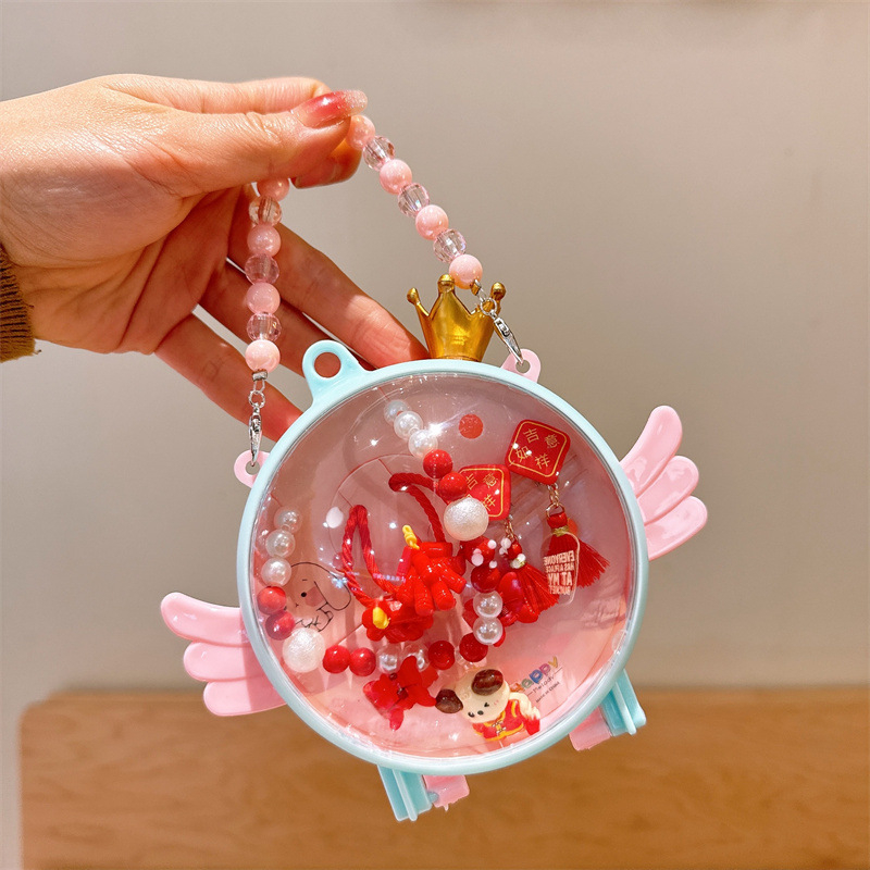 Rokām darināts bērnu kaklarotas komplekts ķīniešu stilā ar krellīšu ķēdi un resīna krones kulonu, daudzslāņu juvelierizstrādājums