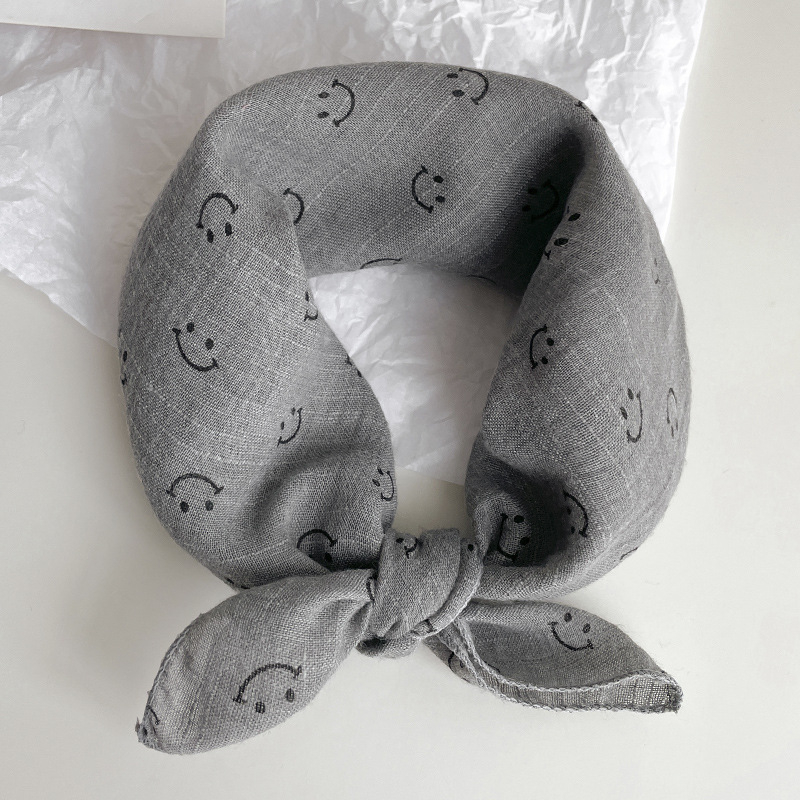 Παιδικό φουλάρι από βαμβάκι και λινό με χαριτωμένο χαμόγελο – ελαφρύ τετράγωνο σχέδιο, διατηρεί τη ζεστασιά