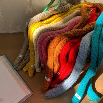 Unisex χειμερινό πλεκτό φουλάρι – Μονοχρωμο, λεπτό σχέδιο, πλάτος 7 εκ, διατηρεί τη ζεστασιά