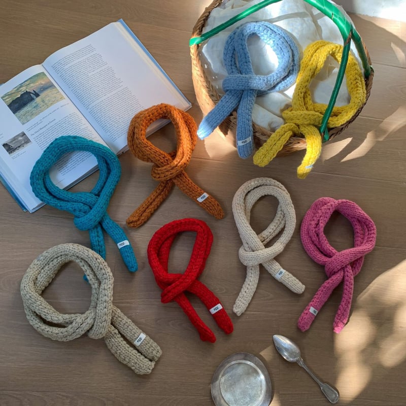 Unisex χειμερινό πλεκτό φουλάρι – Μονοχρωμο, λεπτό σχέδιο, πλάτος 7 εκ, διατηρεί τη ζεστασιά