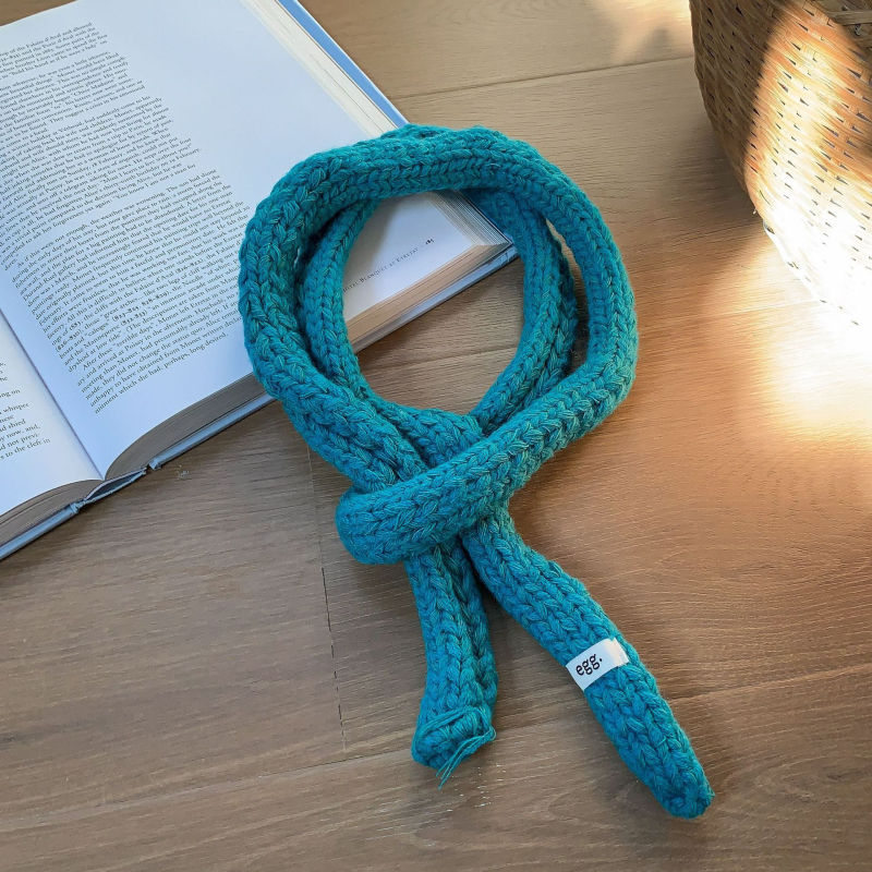 Unisex χειμερινό πλεκτό φουλάρι – Μονοχρωμο, λεπτό σχέδιο, πλάτος 7 εκ, διατηρεί τη ζεστασιά