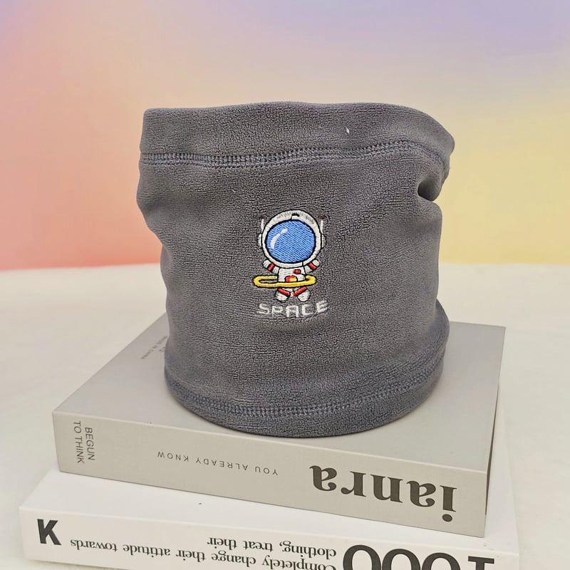 Unisex κασκόλ Ollie βελούδο με warp ύφανση, κεντημένο φινίρισμα, στυλ καρτούν, διατηρεί τη ζέστη