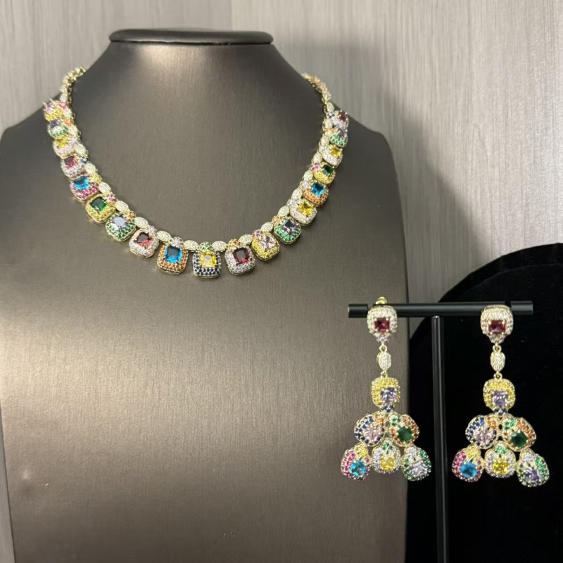 Női rézből készült fülbevaló és nyaklánc készlet, cirkónia medálokkal, elektroplakolt bevonat, szabályos lánccal