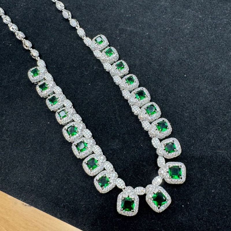 Női rézből készült fülbevaló és nyaklánc készlet, cirkónia medálokkal, elektroplakolt bevonat, szabályos lánccal