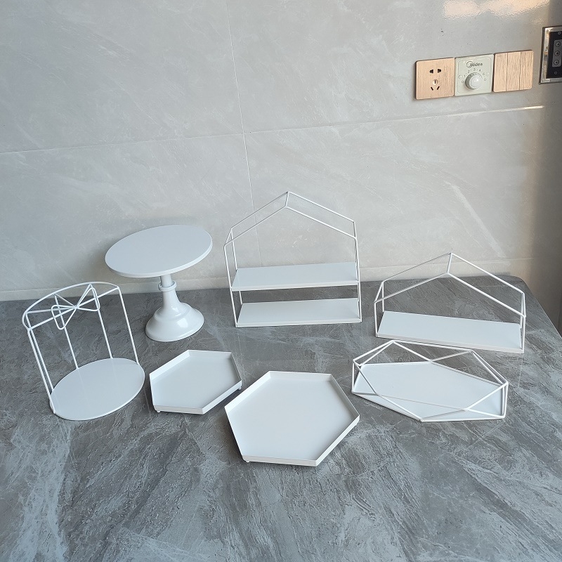 Железен стенд за десерти и торти, европейски стил, за чайно време и сладкиши