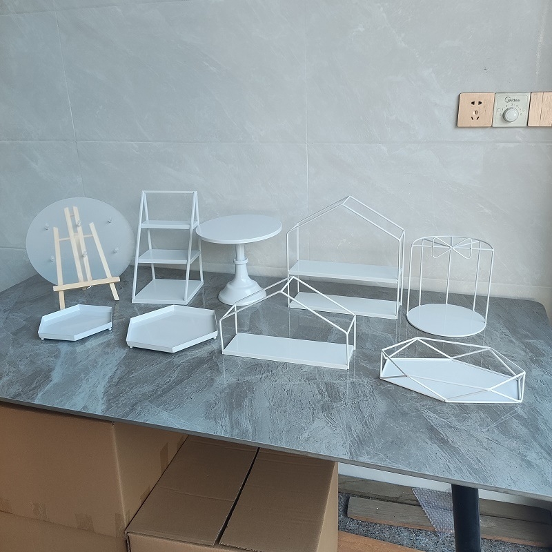 Железен стенд за десерти и торти, европейски стил, за чайно време и сладкиши