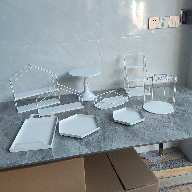 Железен стенд за десерти и торти, европейски стил, за чайно време и сладкиши