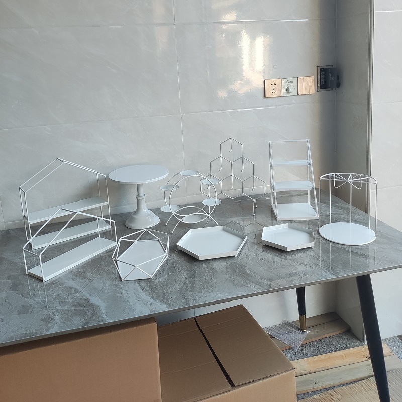 Железен стенд за десерти и торти, европейски стил, за чайно време и сладкиши