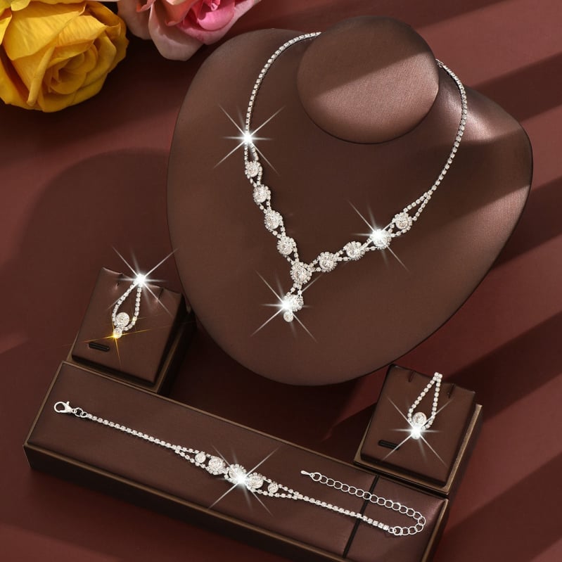 Esküvői ékszerszett: réz nyaklánc, fülbevaló és karkötő karomlánccal, rhinestone medálok; elektroplating felületkezelés; minta kis állatok