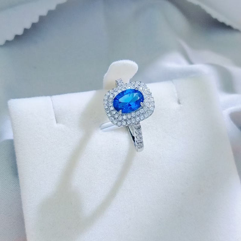 Set nakita: naušnice, ogrlica i privjesak; bakar prelakiran srebro s umetnutim sintetičkim dragim kamenjem; O-lanac; Kangzhixin Jewelry