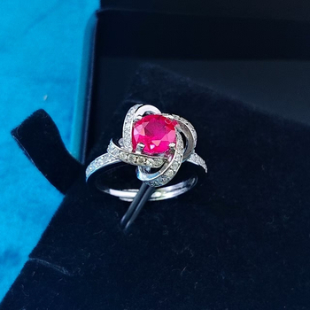 Srebrno pokriveni modni set nakita s motivom četiri lista, otvoreni prsten, naušnice i ogrlica, sintetički kamen.