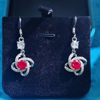 Srebrno pokriveni modni set nakita s motivom četiri lista, otvoreni prsten, naušnice i ogrlica, sintetički kamen.