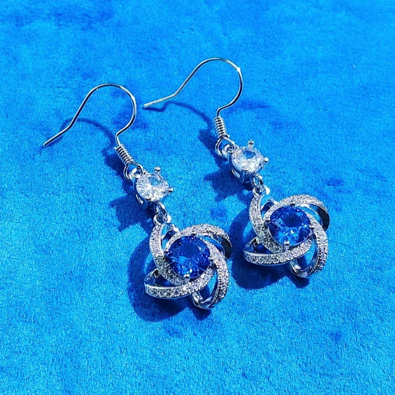 Srebrno pokriveni modni set nakita s motivom četiri lista, otvoreni prsten, naušnice i ogrlica, sintetički kamen.