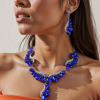 Ékszerszett: nyaklánc és fülbevaló, ötvözet, mesterséges kristály medál, O-formájú lánc, állatmotívum