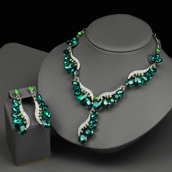 Ékszerszett: nyaklánc és fülbevaló, ötvözet, mesterséges kristály medál, O-formájú lánc, állatmotívum