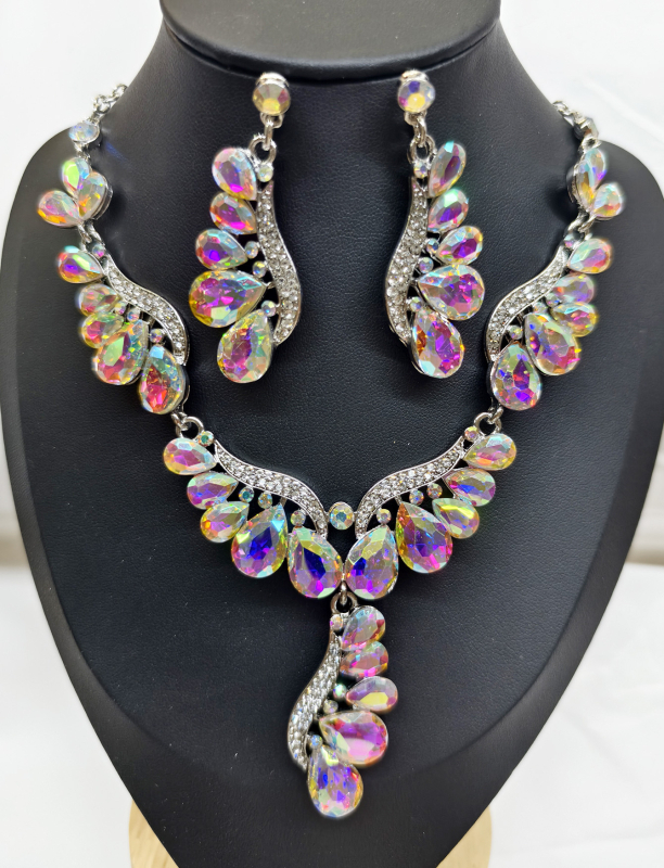 Ékszerszett: nyaklánc és fülbevaló, ötvözet, mesterséges kristály medál, O-formájú lánc, állatmotívum