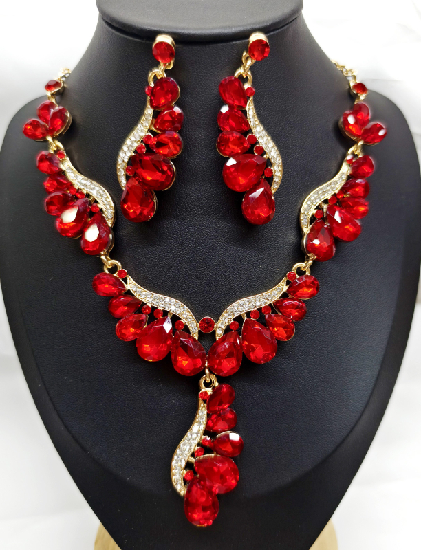 Ékszerszett: nyaklánc és fülbevaló, ötvözet, mesterséges kristály medál, O-formájú lánc, állatmotívum