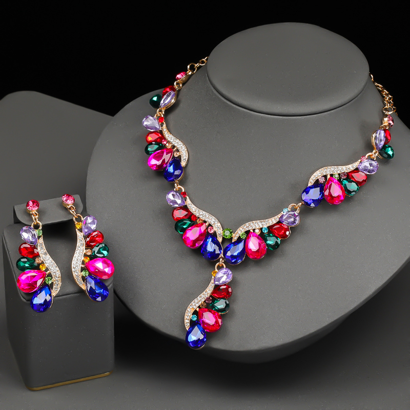 Ékszerszett: nyaklánc és fülbevaló, ötvözet, mesterséges kristály medál, O-formájú lánc, állatmotívum